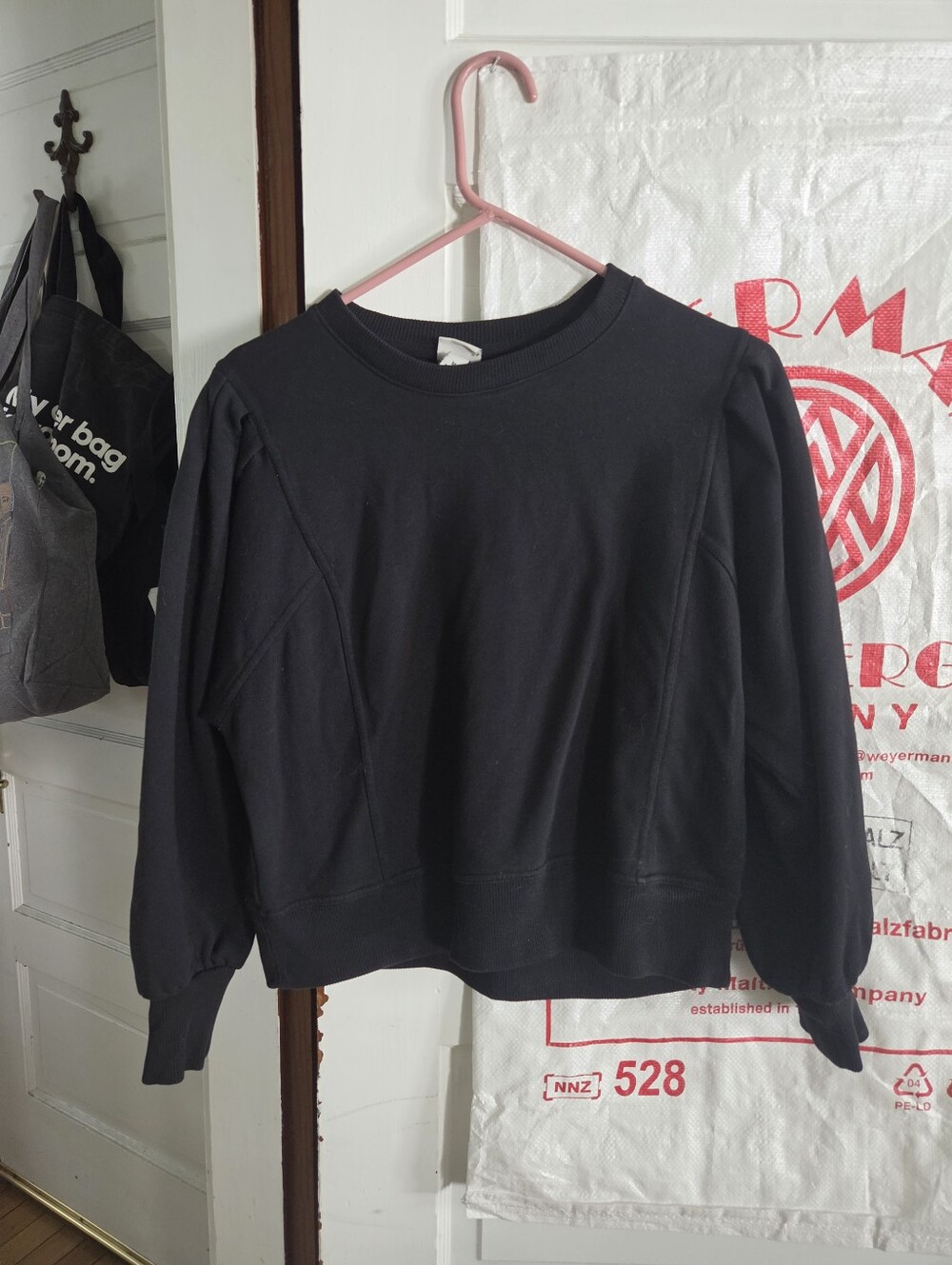 Cropped Black Sweatshirt